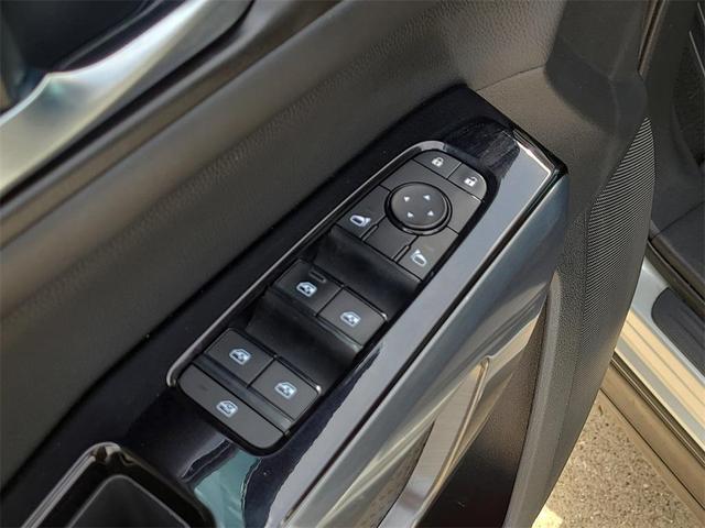 Photo of 2022 Brilliant Silver Metallic Nissan Pathfinder