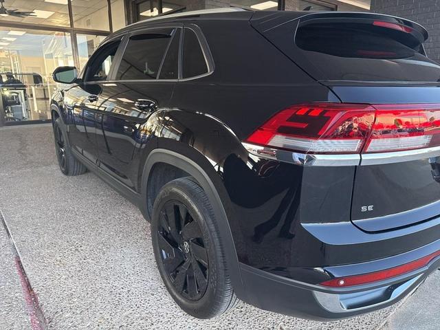 Photo of 2024 Deep Black Pearl Effect Volkswagen Atlas Cross Sport