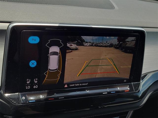Photo of 2024 Pure White Volkswagen Atlas Cross Sport