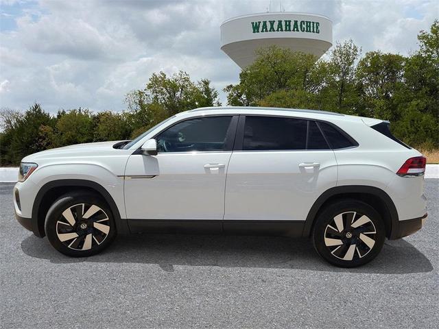 Photo of 2024 Pure White Volkswagen Atlas Cross Sport
