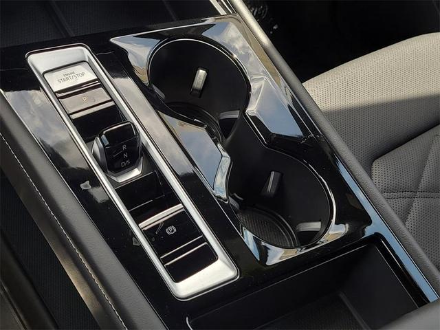 Photo of 2024 Pure White Volkswagen Atlas Cross Sport