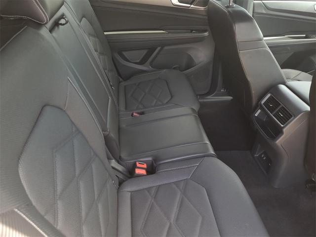Photo of 2024 Pure White Volkswagen Atlas Cross Sport