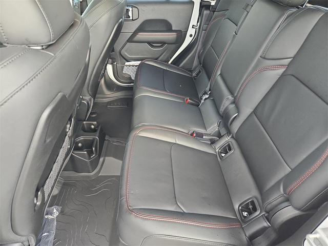 Photo of 2025 Bright White Clearcoat Jeep Gladiator
