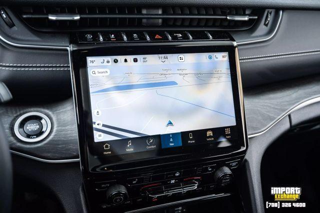 Photo of 2022 Silver Jeep Grand Cherokee