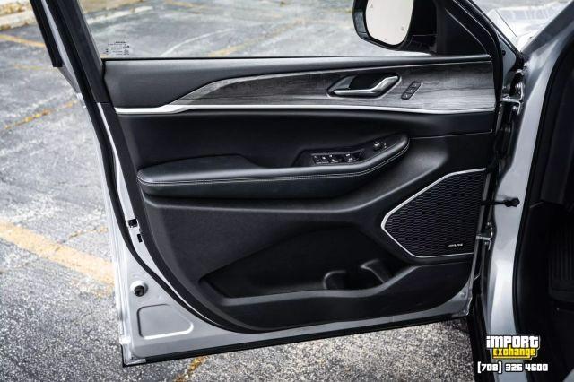 Photo of 2022 Silver Jeep Grand Cherokee