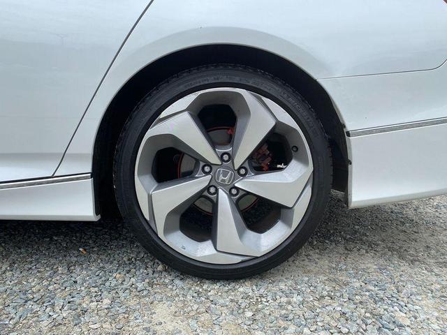 Photo of 2018 Platinum White Pearl Honda Accord