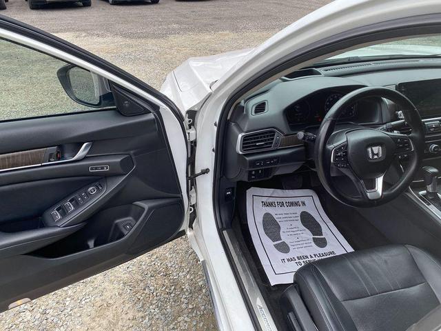 Photo of 2018 Platinum White Pearl Honda Accord