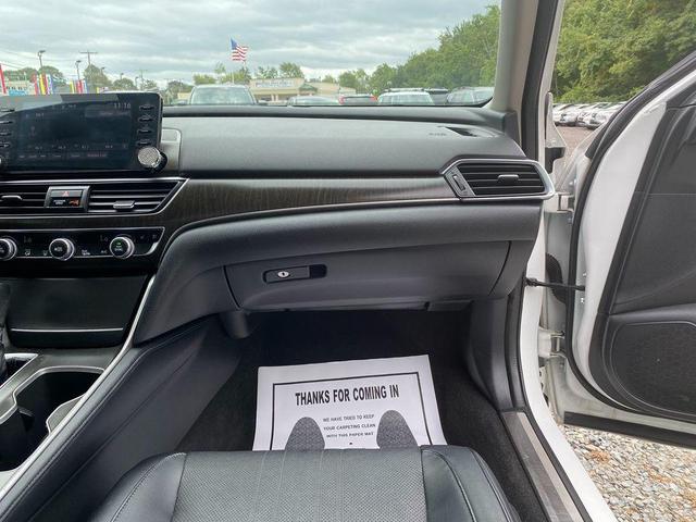 Photo of 2018 Platinum White Pearl Honda Accord