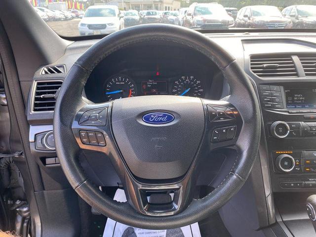Photo of 2019 Magnetic Metallic Ford Explorer