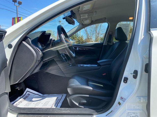 Photo of 2022 Pure White INFINITI Q50