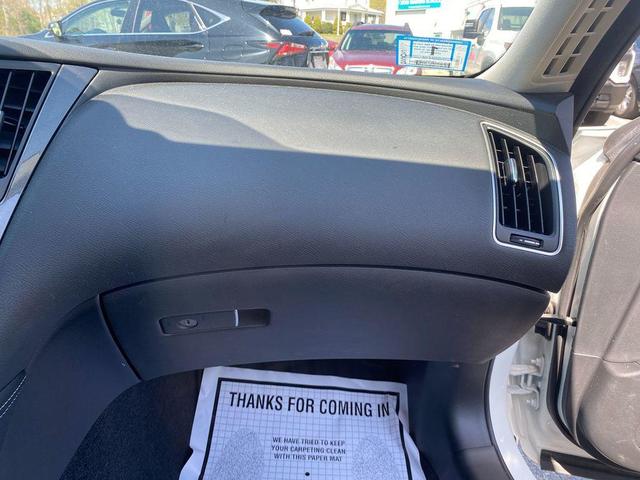 Photo of 2022 Pure White INFINITI Q50