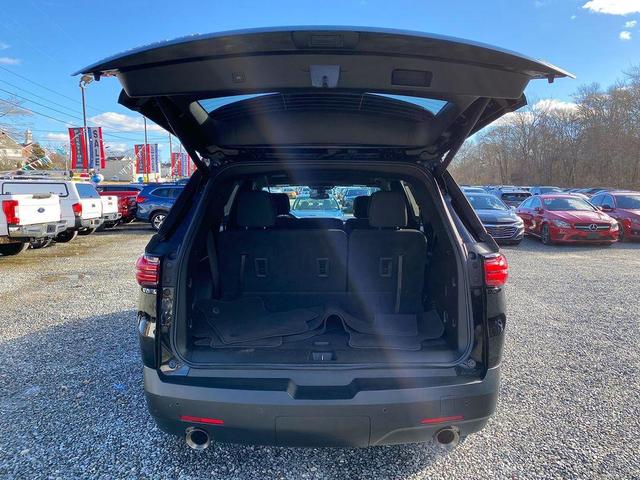Photo of 2023 Mosaic Black Metallic Chevrolet Traverse