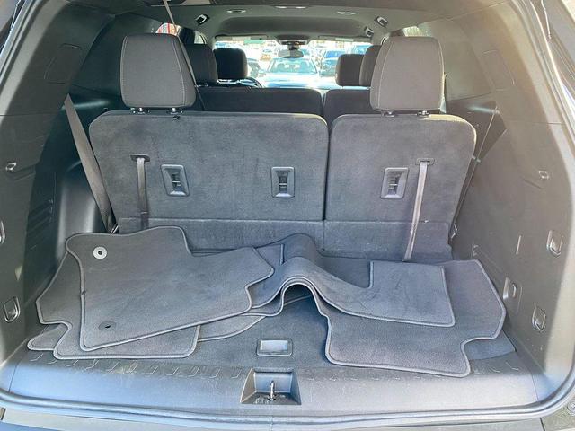 Photo of 2023 Mosaic Black Metallic Chevrolet Traverse