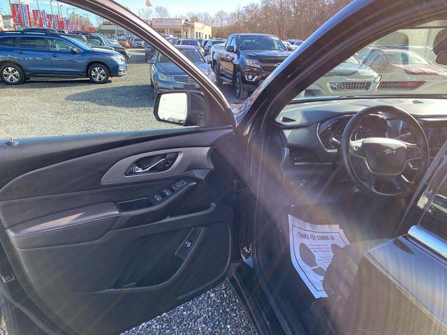 Photo of 2023 Mosaic Black Metallic Chevrolet Traverse