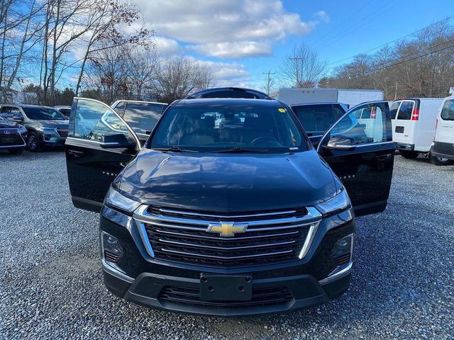 Photo of 2023 Mosaic Black Metallic Chevrolet Traverse