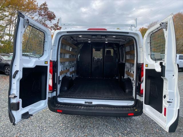 Photo of 2019 Oxford White Ford Transit-250