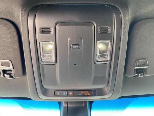Photo of 2021 Summit White GMC Yukon XL