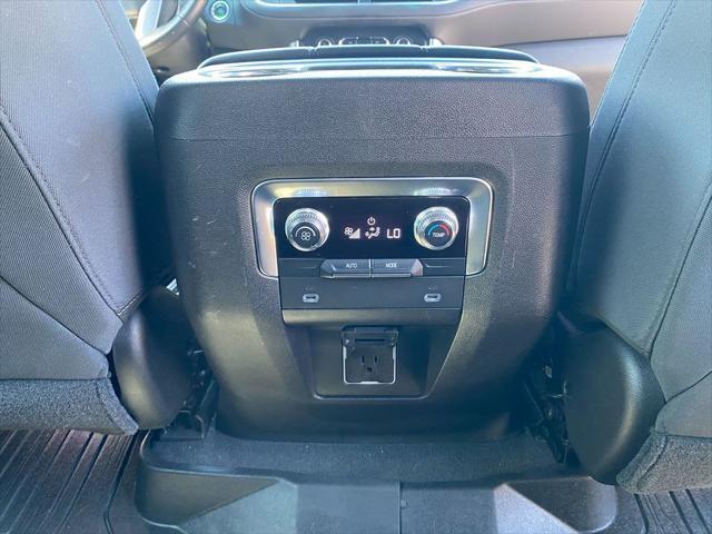 Photo of 2021 Summit White GMC Yukon XL