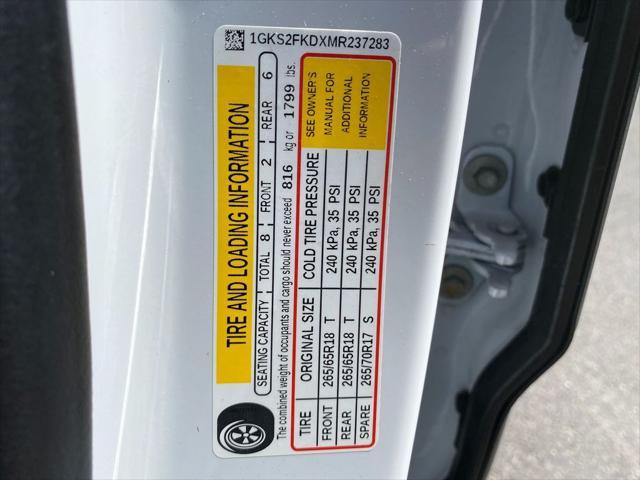 Photo of 2021 Summit White GMC Yukon XL