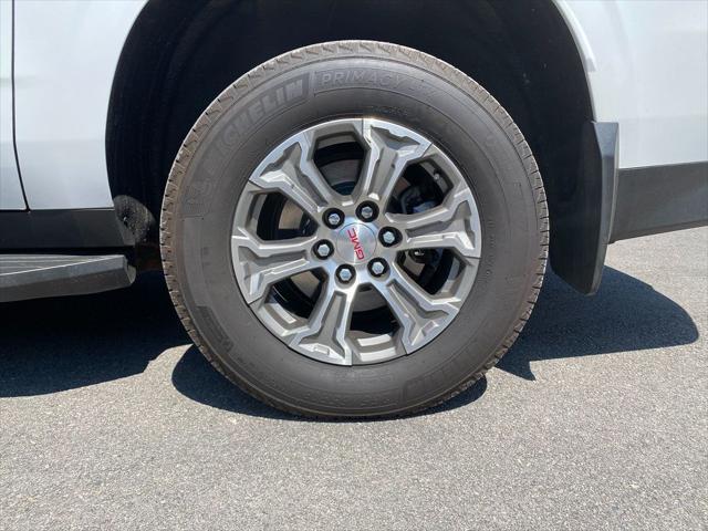 Photo of 2021 Summit White GMC Yukon XL