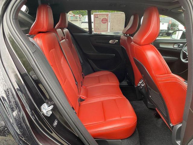 Photo of 2019 Onyx Black Metallic Volvo XC40