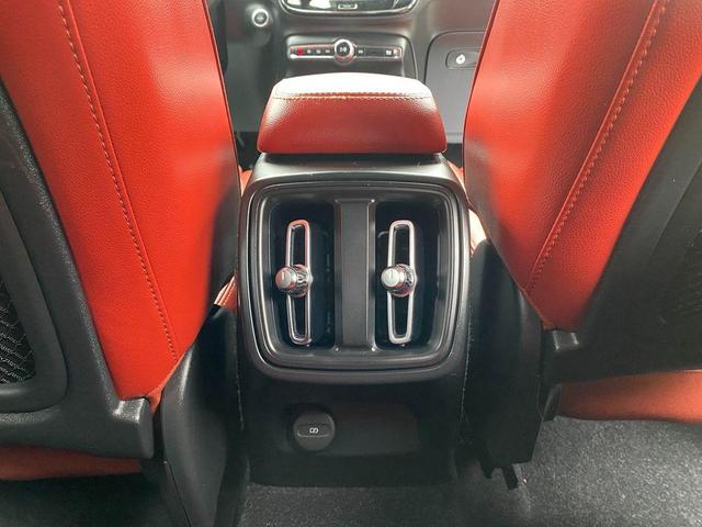 Photo of 2019 Onyx Black Metallic Volvo XC40