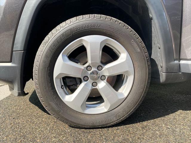 Photo of 2019 Granite Crystal Metallic Clearcoat Jeep Compass