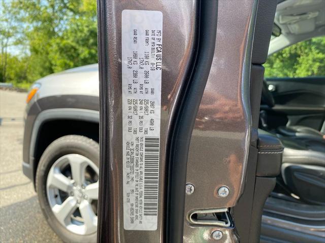 Photo of 2019 Granite Crystal Metallic Clearcoat Jeep Compass