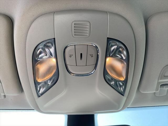 Photo of 2019 Granite Crystal Metallic Clearcoat Jeep Compass