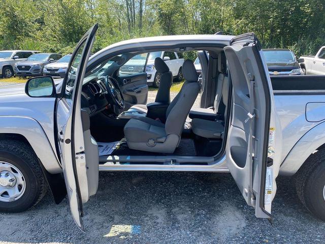 Photo of 2015 Silver Sky Metallic Toyota Tacoma