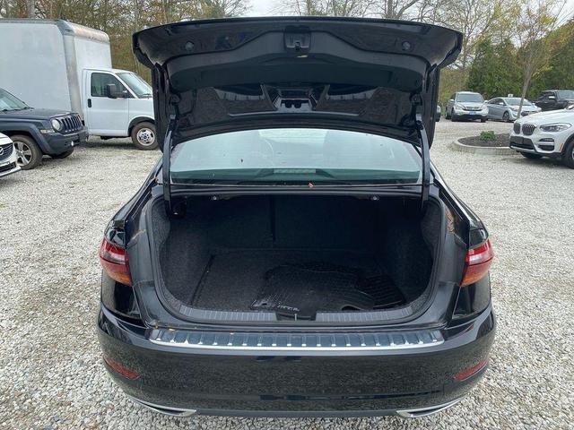 Photo of 2019 Black Uni Volkswagen Jetta