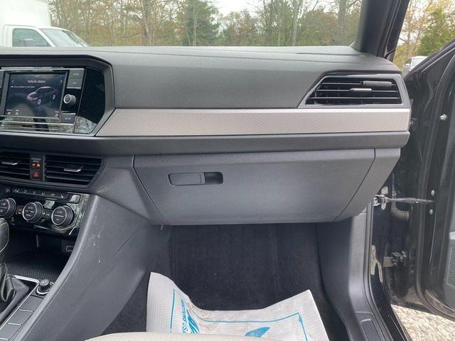 Photo of 2019 Black Uni Volkswagen Jetta