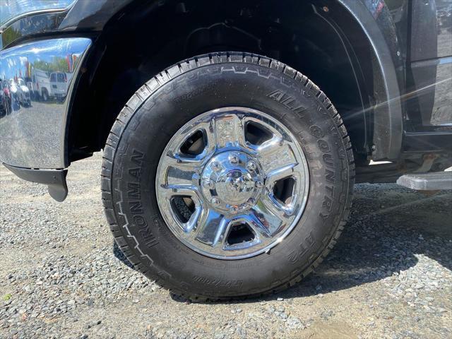 Photo of 2017 Brilliant Black Crystal Pearlcoat RAM 2500