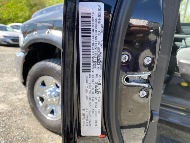 Photo of 2017 Brilliant Black Crystal Pearlcoat RAM 2500