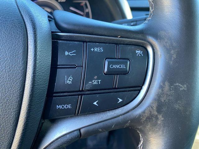Photo of 2021 Atomic Silver Lexus UX 250h