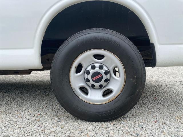 Photo of 2018 Summit White GMC Savana 2500