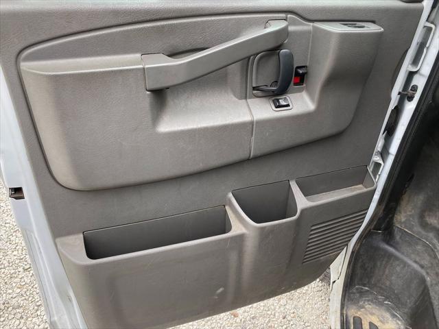 Photo of 2018 Summit White GMC Savana 2500