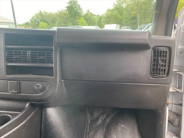 Photo of 2018 Summit White GMC Savana 2500