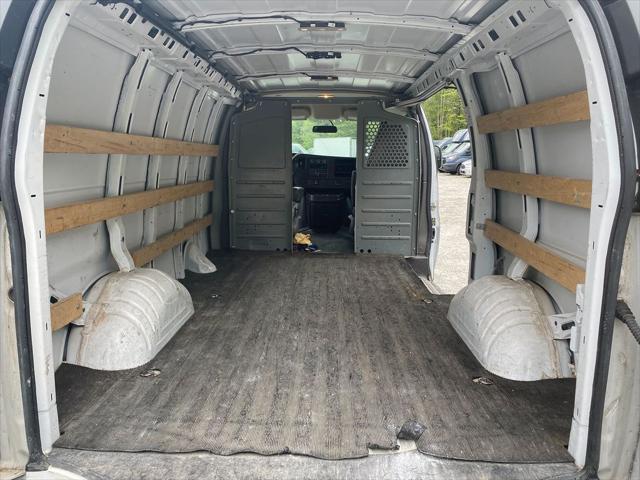 Photo of 2018 Summit White GMC Savana 2500