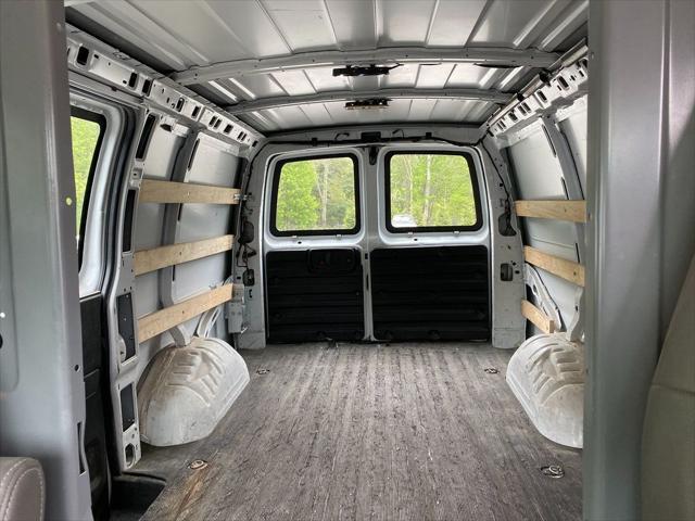 Photo of 2018 Summit White GMC Savana 2500