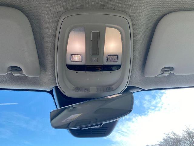 Photo of 2023 Crystal White Metallic Volvo XC40