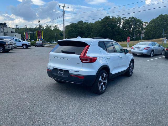 Photo of 2023 Crystal White Metallic Volvo XC40