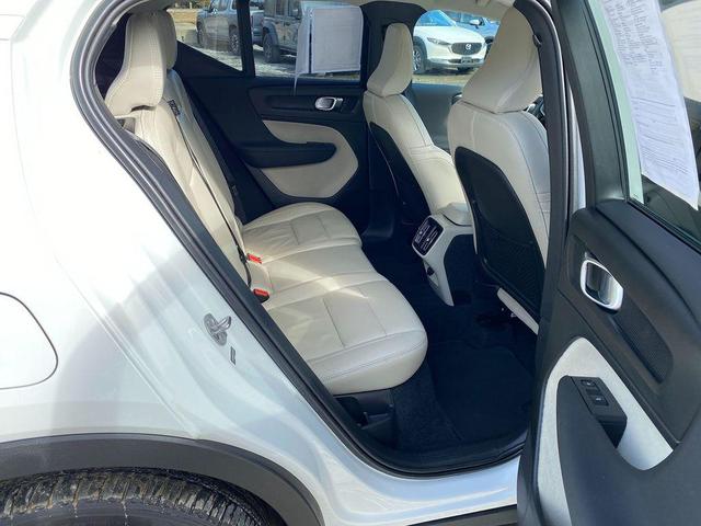 Photo of 2023 Crystal White Metallic Volvo XC40