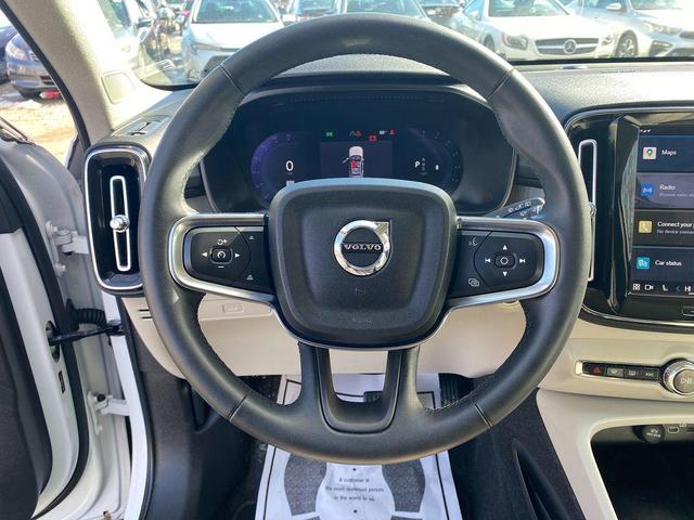 Photo of 2023 Crystal White Metallic Volvo XC40