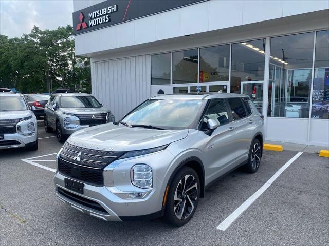 Photo of 2023 Alloy Silver Metallic Mitsubishi Outlander PHEV
