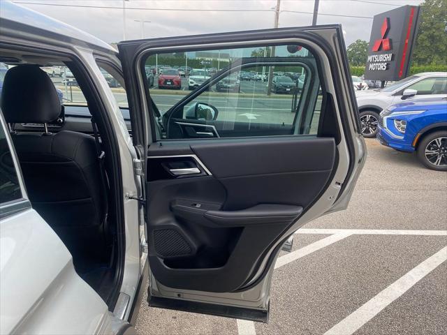 Photo of 2023 Alloy Silver Metallic Mitsubishi Outlander PHEV