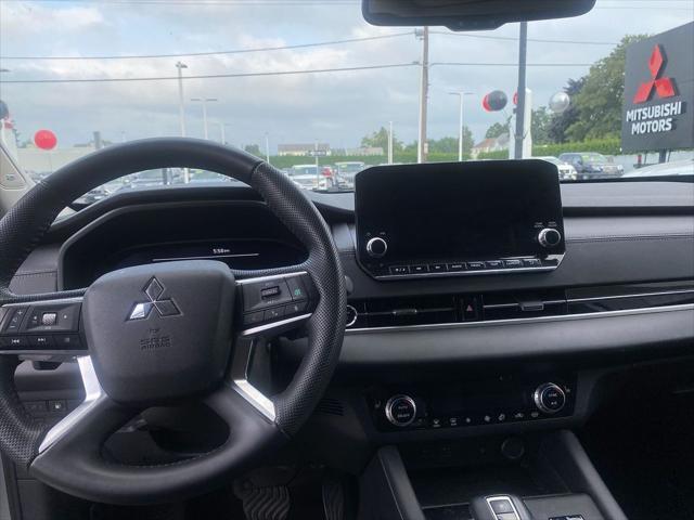 Photo of 2023 Alloy Silver Metallic Mitsubishi Outlander PHEV