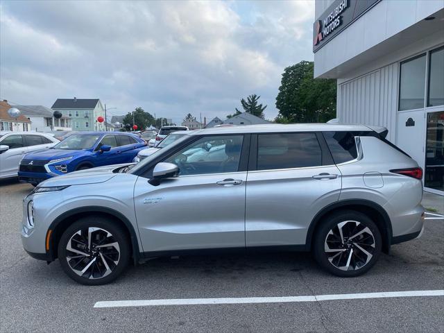 Photo of 2023 Alloy Silver Metallic Mitsubishi Outlander PHEV