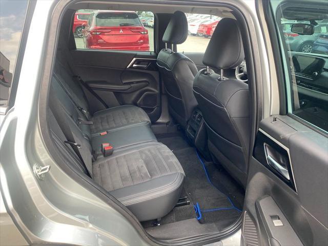 Photo of 2023 Alloy Silver Metallic Mitsubishi Outlander PHEV