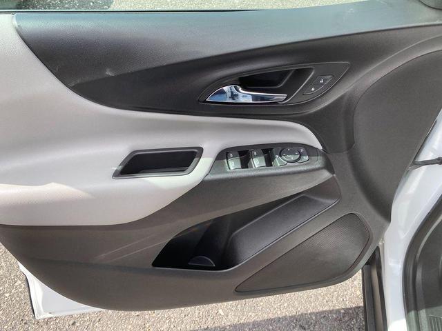 Photo of 2019 Summit White Chevrolet Equinox